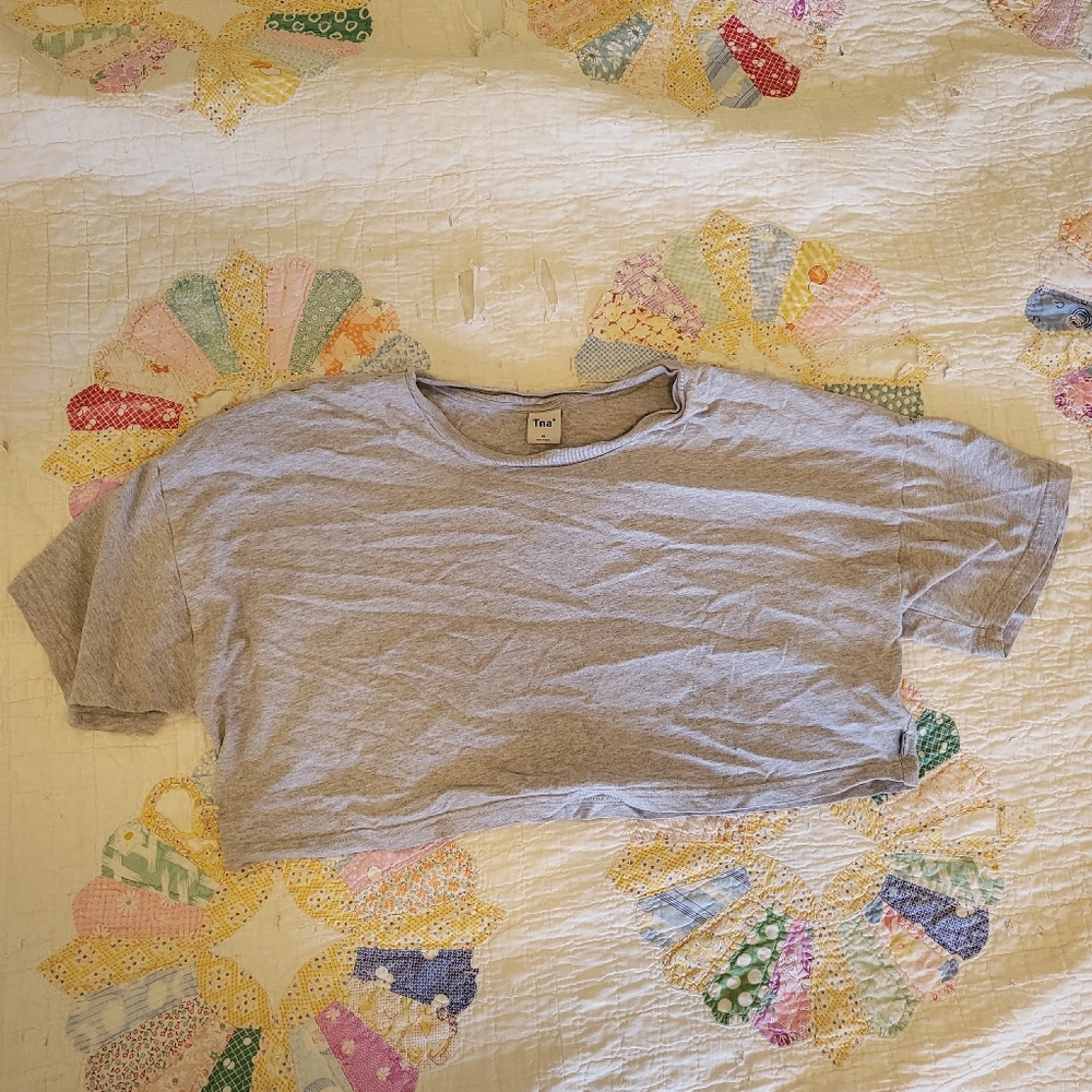 Simple Boxy Tna Crop Tee
